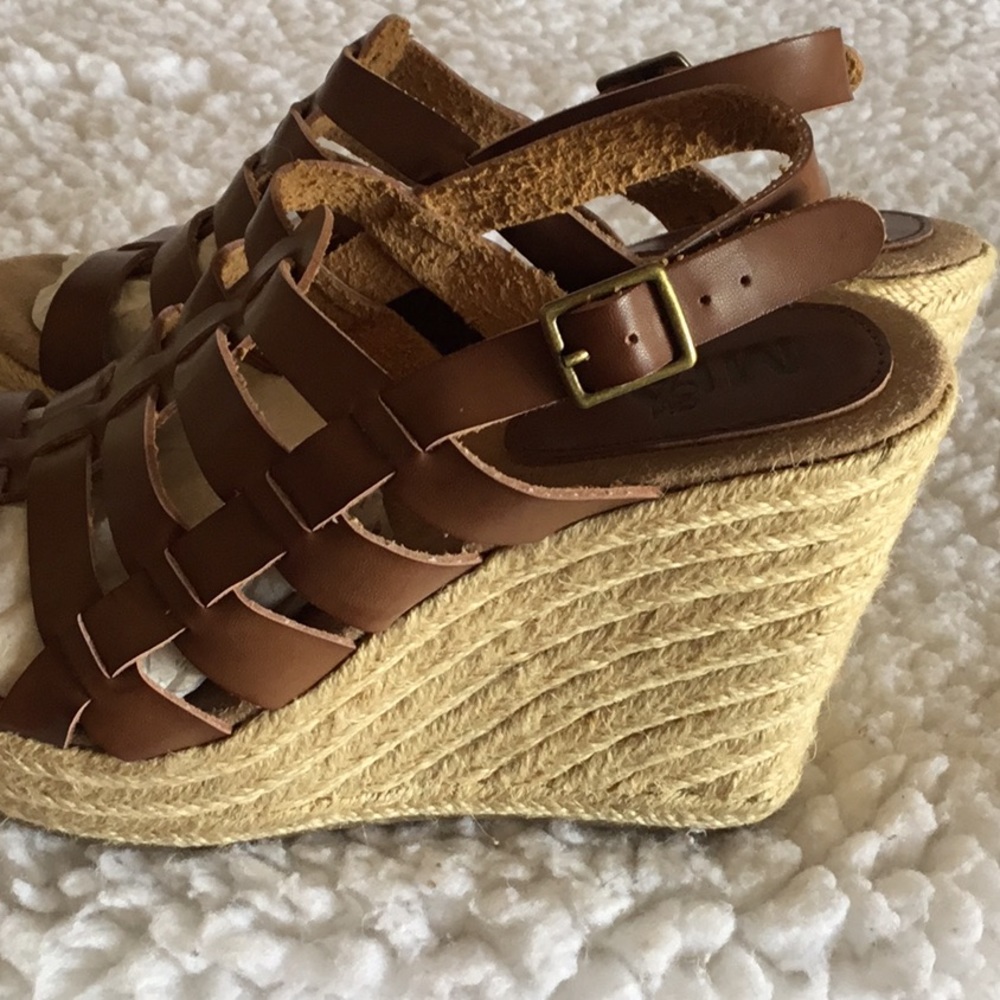 Sandals - Picture 7 of 8